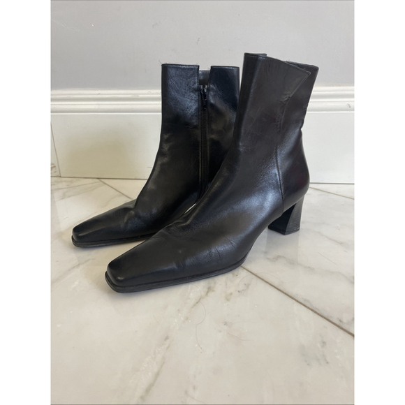 Stuart Weitzman Shoes - Stuart Weitzman, Women’s Size 9 Narrow, Black Leather Heeled Ankle Boots Zip Up